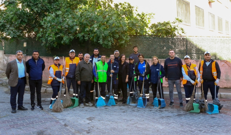 Karabağlar'da temizlik seferberliği başladı (18)