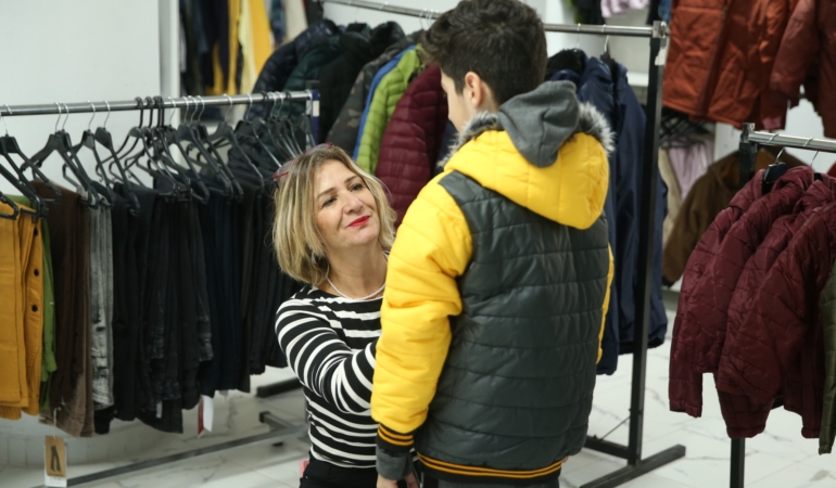 Konak’ın Giysi Market’inde kış dayanışması (3)