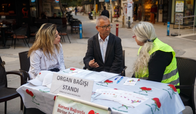 Konak’ta organ bağışı farkındalığı için stant kuruldu (4)