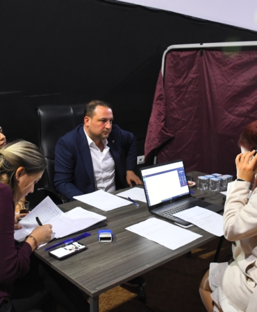 b9f714b0-8336-4531-a0e3-da434ebf0adc