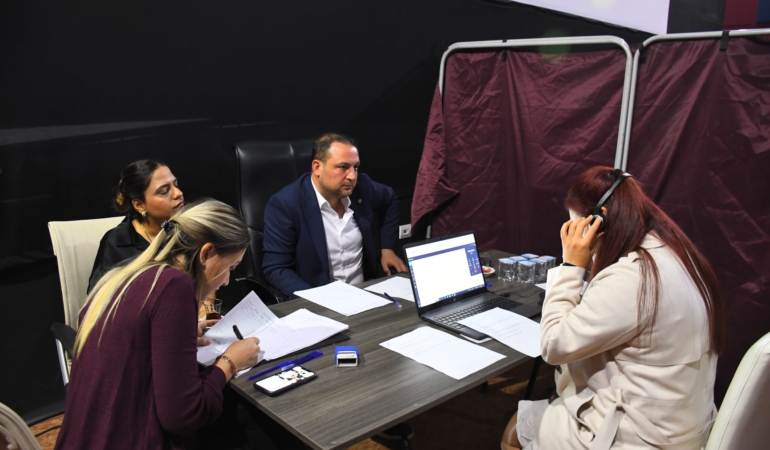 b9f714b0-8336-4531-a0e3-da434ebf0adc