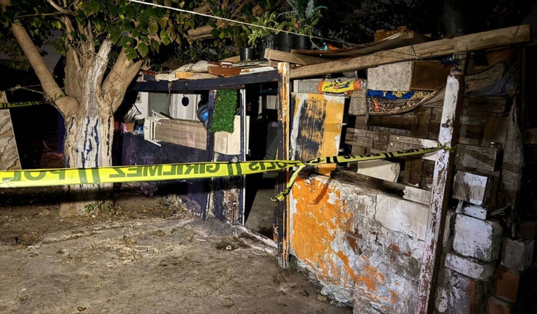 izmir-de-5-kardes-devrilen-elektrik-sobasinin-cikardigi-yanginda-yasamini-yitirdi-2