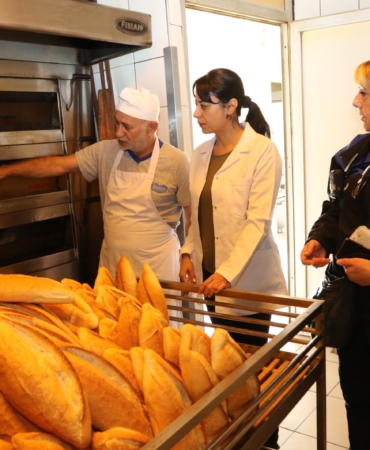 Bayraklı'da yılbaşı öncesi denetimler arttı (6)