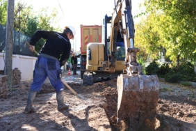 Çeşme’de altyapı çalışmaları hız kesmiyor Yağmur suyu hatları döşeniyor 5