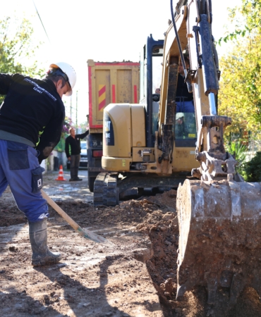 Çeşme’de altyapı çalışmaları hız kesmiyor Yağmur suyu hatları döşeniyor 5