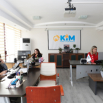 KİM