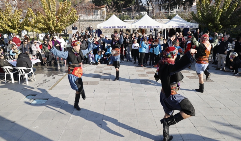 Konak’ta yeni yıl coşkusu kermeslerle devam ediyor (4)