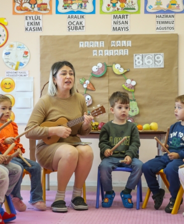 Konak’ta ‘Mutlu Çocuklar Oyun Evleri’ ile çocuklar da anneler de mutlu (5)