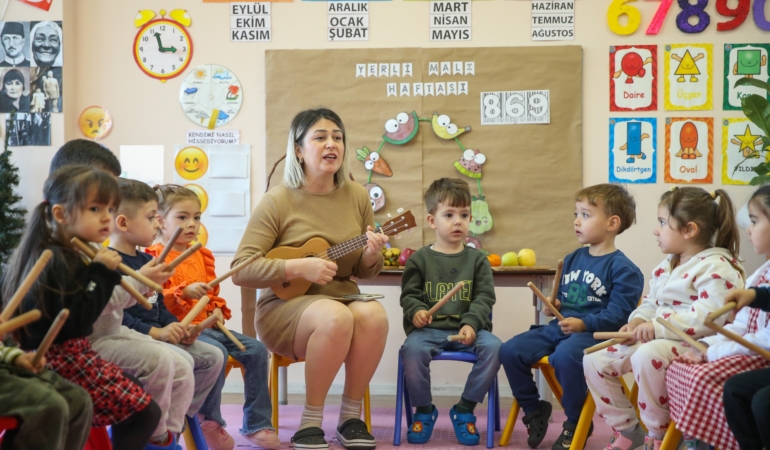Konak’ta ‘Mutlu Çocuklar Oyun Evleri’ ile çocuklar da anneler de mutlu (5)