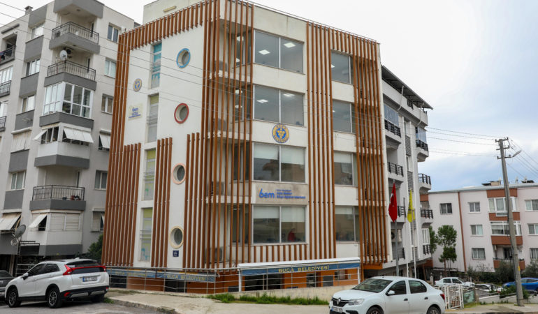 Aziz Nesin Eğitim Merkezi'ne veli ve kursiyerlerden tam not 01