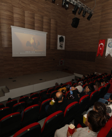 Başkan Aras’tan Çocuklara İlk Sinema Deneyimi (3)