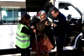 Bayraklı Belediyesi ‘yaşlı destek hattı’ kurdu (3)