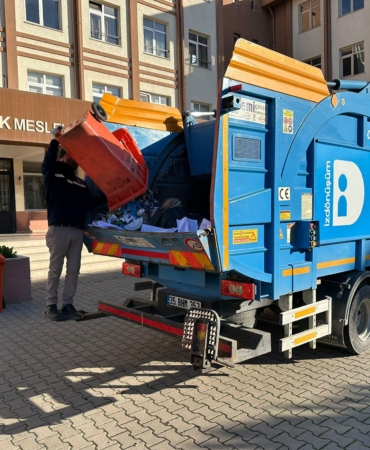 Bayraklı’dan geri dönüşüme 1 yılda 650 ton atık (8)