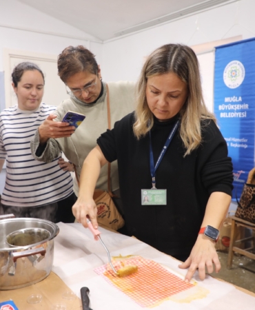 Eğitimlerle Balmumu Kadınların Elinde Hayat Buluyor (2)