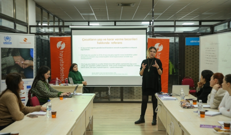 ‘Mutlu Çocuklar’a donanımlı öğretmenler (6)