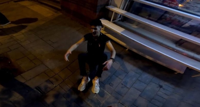 780x411-babasinin-kurum-otomobilini-kaciran-alkollu-genc-5-luks-araca-carpti-1740468721263