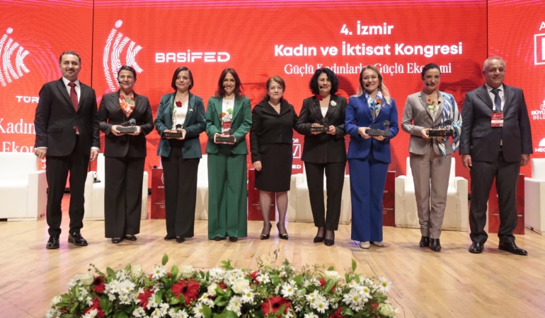 Başkan Mutlu Bir kadın başkan geldi ve Konak değişti dedirtmek istiyorum (4)