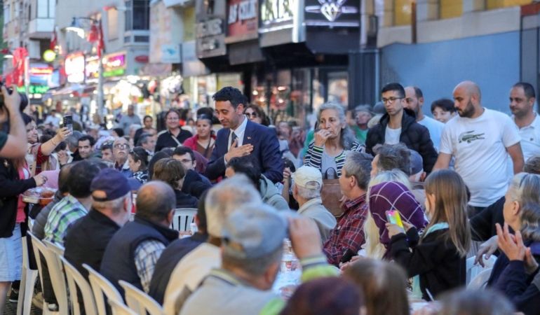 Bayraklı’da iftar sofraları ve Ramazan şenlikleri (3)
