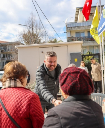Buca Belediyesi Çınarlar Buluşma Noktası'nı hizmete açtı 05