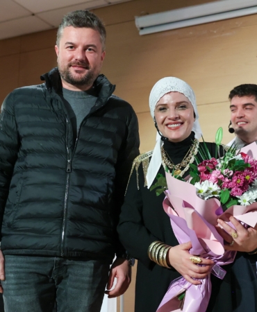 Buca'da sahnelenen Taksiratli Şekibe oyunu izleyenlerden tam not aldı 03