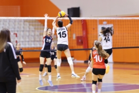 Çeşme’de İlk Voleybol Lig Maçı Heyecanı 2