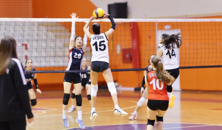 Çeşme’de İlk Voleybol Lig Maçı Heyecanı 2
