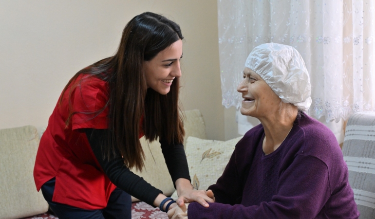 Evde Bakım Hizmetiyle Manisalıların Yüzü Gülüyor (1)