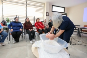 Gaziemir’de anne adayları Gebe Okulu ile doğuma hazırlanıyor (3)