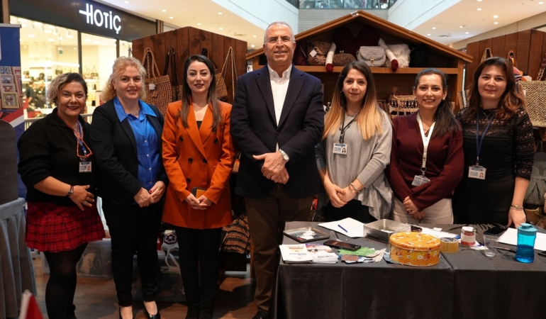 Gaziemirli kadınların el emeği ürünleri Sevgililer Günü Sergisi’nde (3)