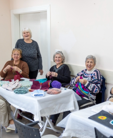 Konak’ın ileri yaş kursiyerleri sevgi köprüsü örüyor (6)