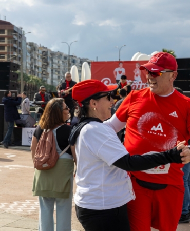 Konak’ta ‘Sevdiğine Koş’ ile her adım sevgiye atıldı (11)