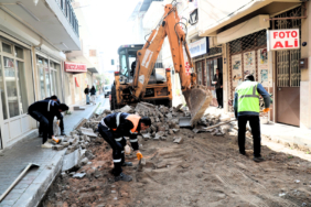 Bayraklı’da yol yenileme seferberliği (4)