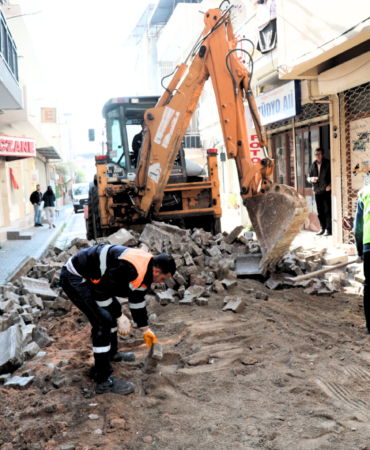 Bayraklı’da yol yenileme seferberliği (4)