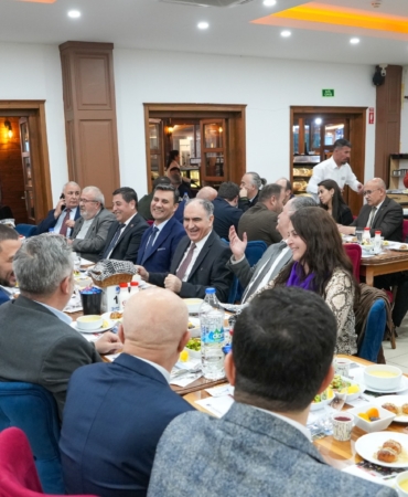 Büyükşehir Belediyesi Meclis Üyeleri İftar Sofrasında Buluştu (3)