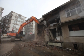 Karabağlar Belediyesi yılların sorununu çözüyor 2