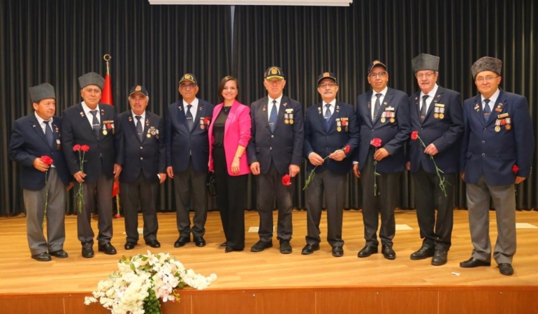Karabağlar'da şehit aileleri ve gazilere iftar (13)