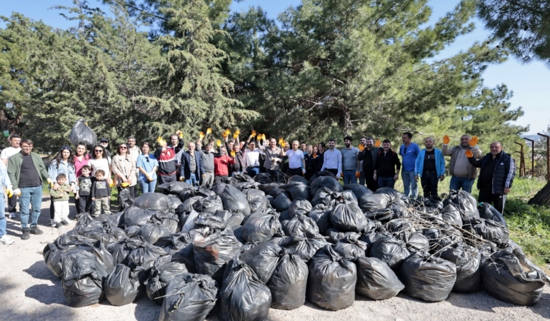 Konak’ta el ele orman temizliği 2 saatte 750 poşet çöp toplandı (2)
