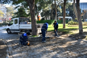 Parklarda Bakım Onarım Çalışmaları Hız Kesmeden Sürüyor (2)