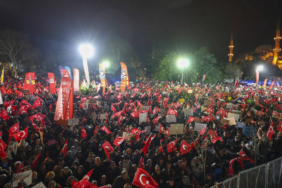 ozgur-celik-bugun-20-30da-39-ilcemizde-chp-ilce-binalarimizin-onundeyiz