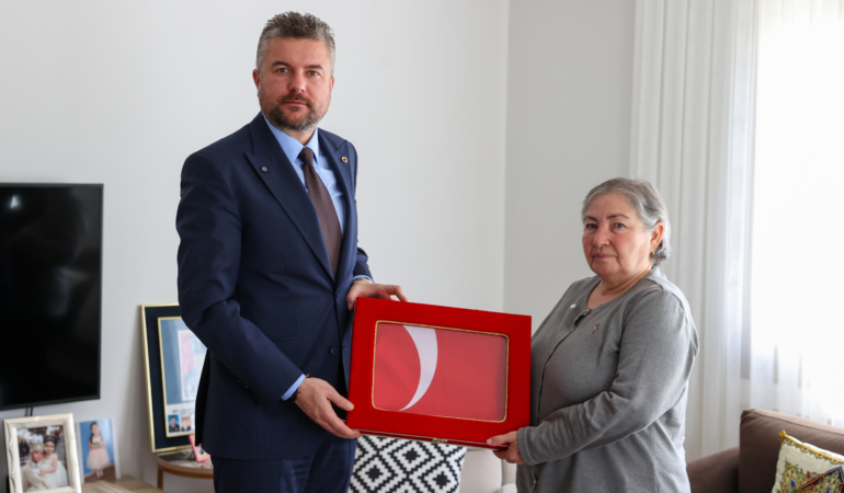 Başkan Görkem Duman'dan şehit evine ziyaret (1)
