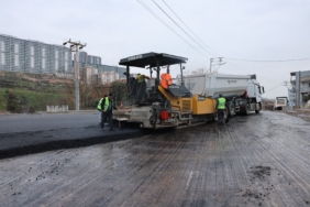 Bayraklı’da yol yenilemeleri sürüyor (2)