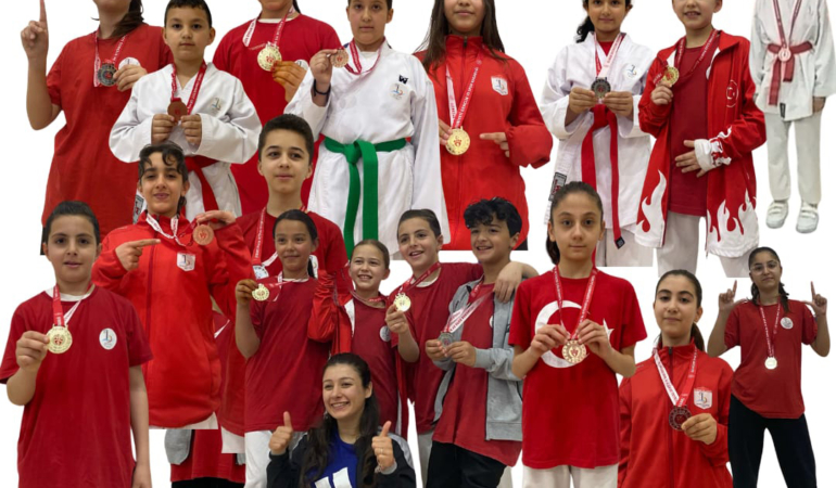 Bayraklılı sporcular 14 madalya ile şampiyonanın yıldızı oldu (1)