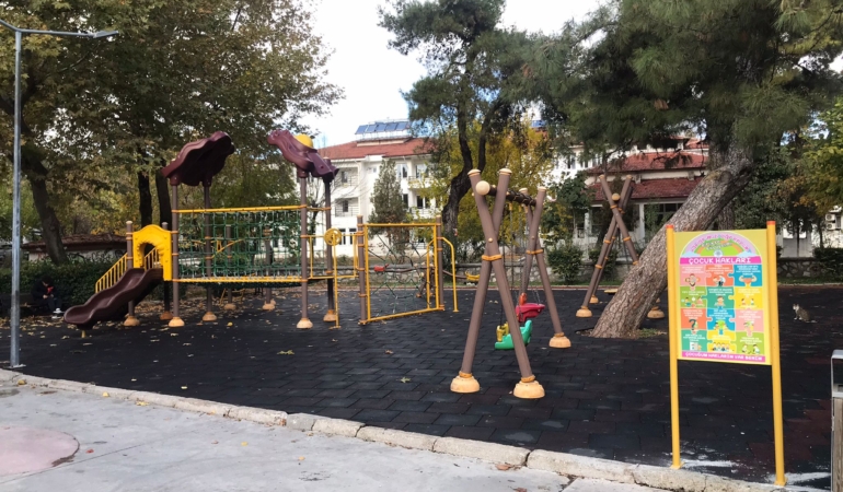 Büyükşehir, Çocuk Hakları Panoları İle Farkındalık Oluşturuyor (2)