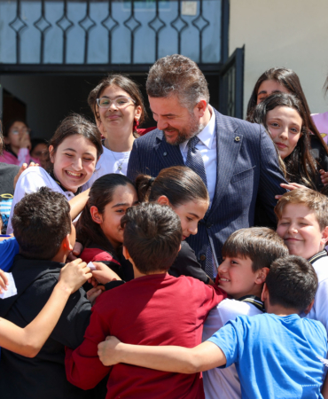 GELECEK ÇOCUKLARIN GÜLÜŞLERİNDE (2)