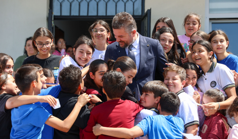 GELECEK ÇOCUKLARIN GÜLÜŞLERİNDE (2)