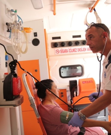 Konak'ın hasta nakil araçları en zor anında vatandaşın yanında (3)