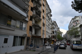 Vatandaşın çağrısı karşılıksız kalmadı riskli bina için harekete geçildi (10)
