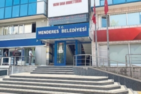 makam-odasinda-ruhsat-tartismasi-menderes-belediye-baskan-yardimcisi-sonmez-e-saldiri-4353