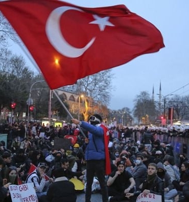 media-media-2441f5b0-ee6f-4a79-8563-a25b07828073-original700