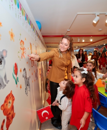 _‘Mutlu Çocuklar’ yenilenmiş sınıflarına kavuştu (1)